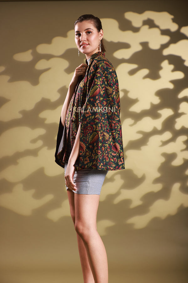 Leaf kani design cape