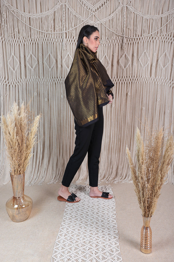 Trendy black zigzag woven zari stole
